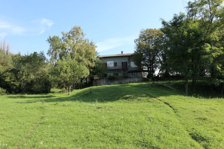 Rustico mit 8000 qm großem Grundstück – Menaggio Collinare