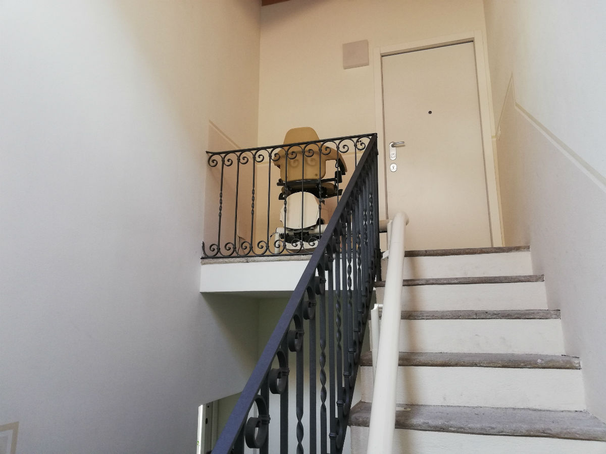 COZY APARTMENT IN VILLA WITH SWIMMING POOL VERY CLOSE TO THE LAKE