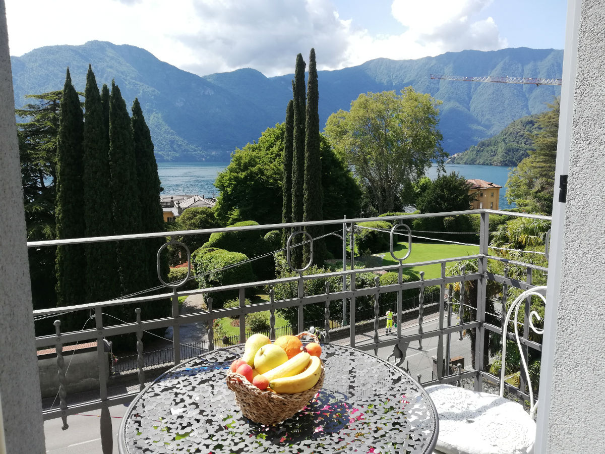 COZY APARTMENT IN VILLA WITH SWIMMING POOL VERY CLOSE TO THE LAKE