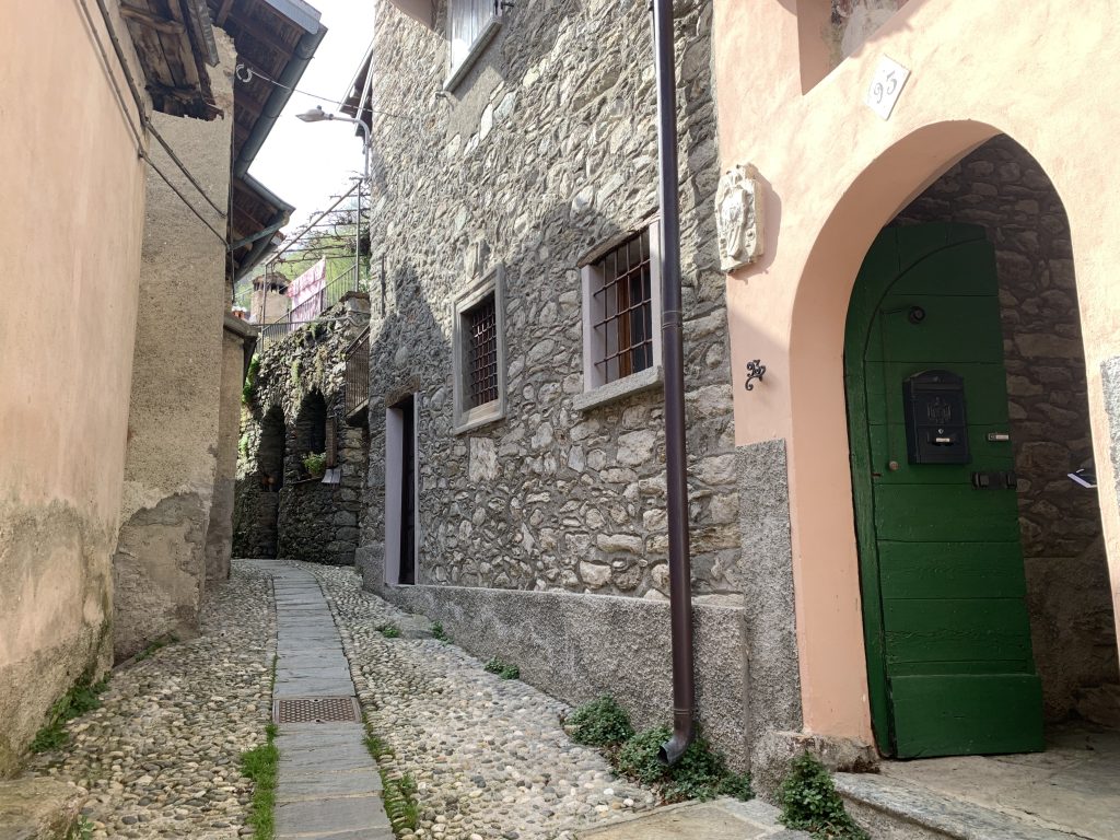 Historic house in the village with internal courtyard – Plesio – Photo 5