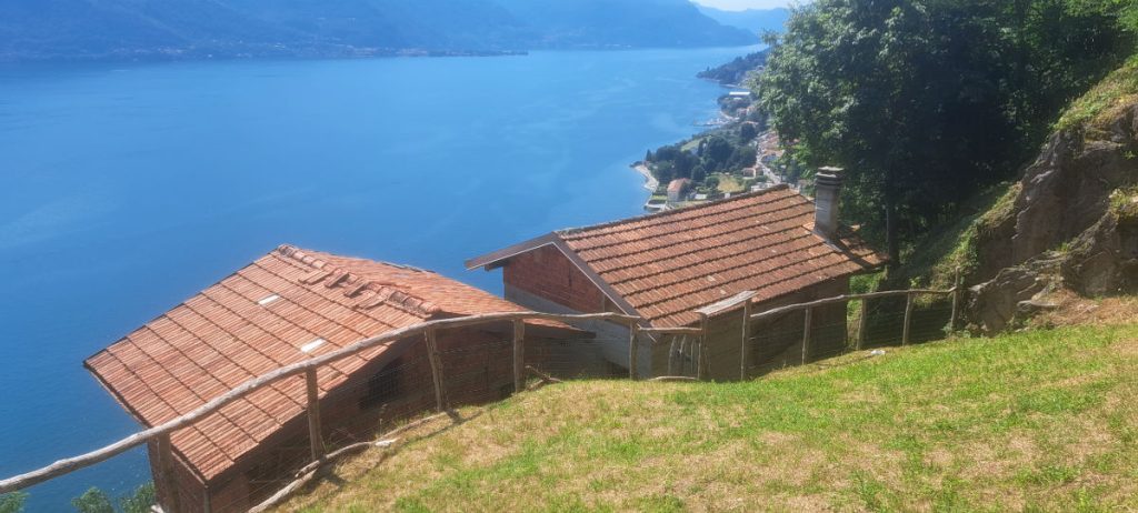 Rustic properties with breathtaking lake views and excellent exposure – Musso