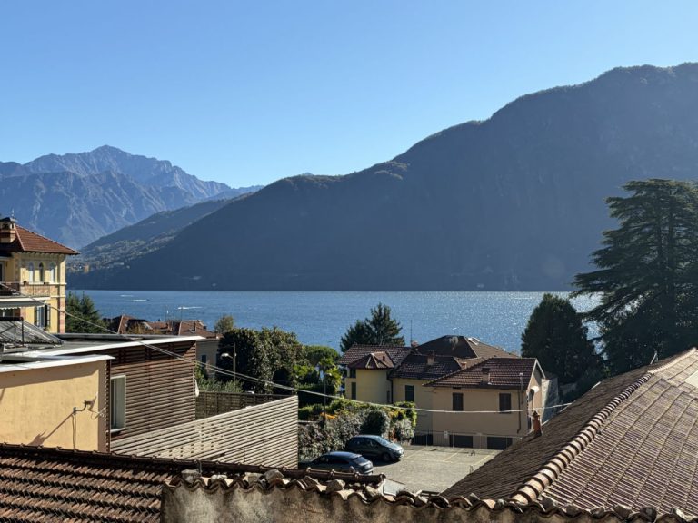 Spacious apartment close to the centre and the lake, with a lovely view – Lenno