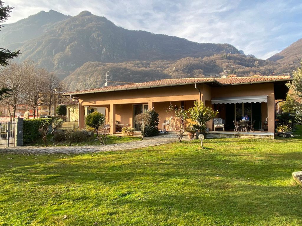 Villa mit Garten, nur wenige Schritte vom See entfernt – Porlezza – Foto 2