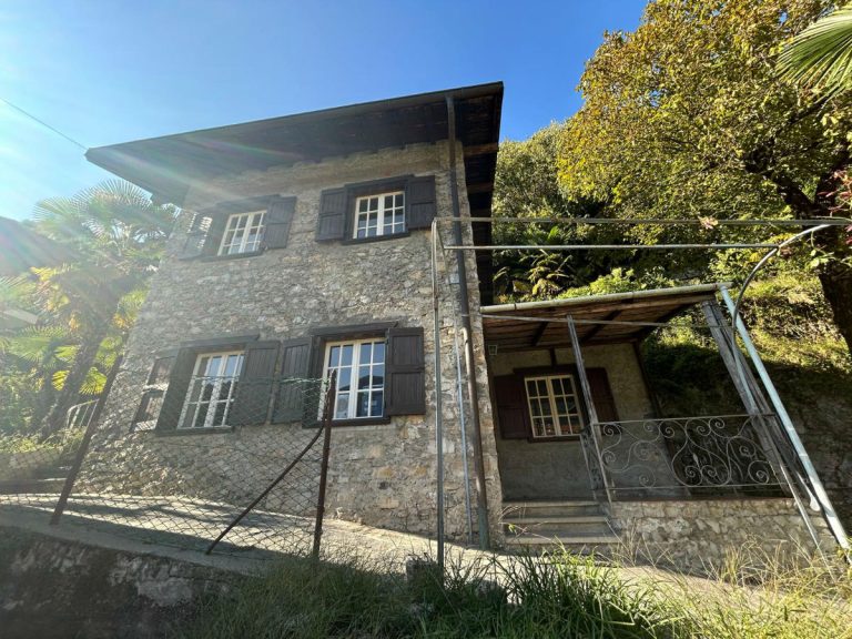 Steinhaus Nähe des Stadtzentrum – Porlezza