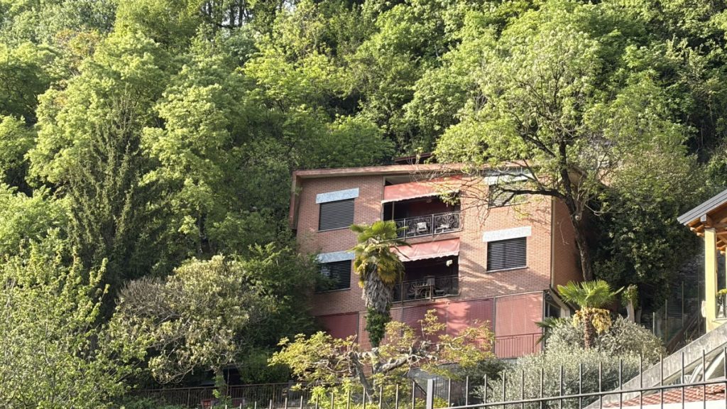 Haus in der Sonne gelegen mit Garten und Seeblick – Valsolda