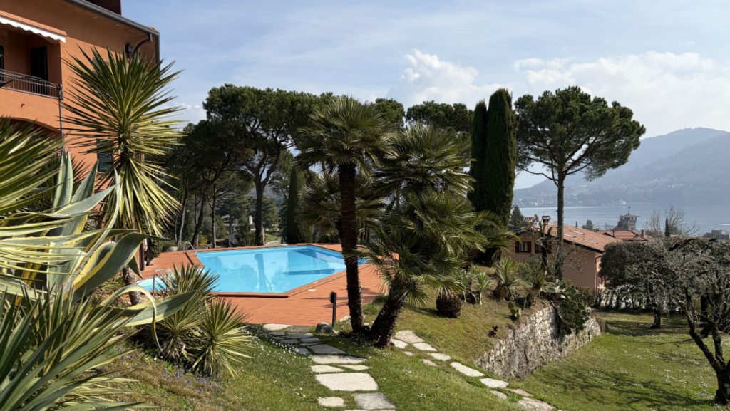 Apartment in a residence with swimming pool, park and tennis court