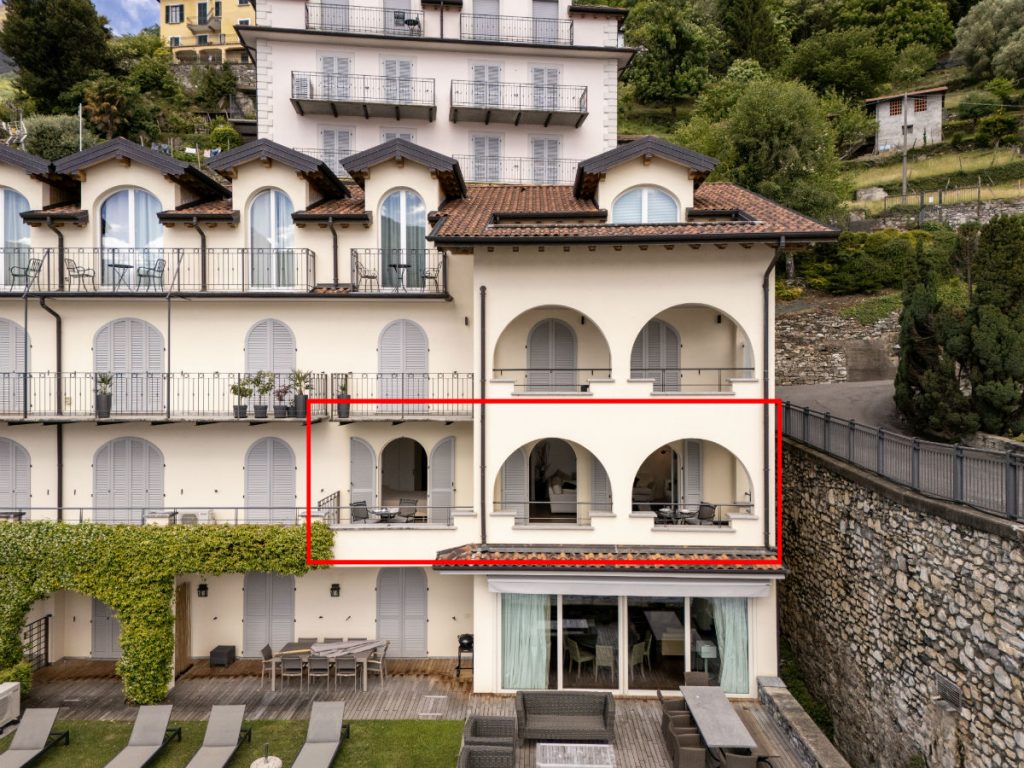Exclusive lakefront apartment with large terrace and boat mooring – Musso – Photo 2