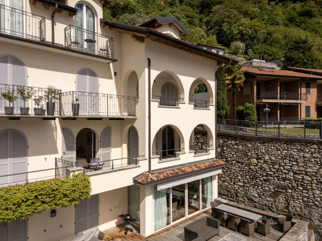Exclusive lakefront apartment with large terrace and boat mooring – Musso – Photo 3