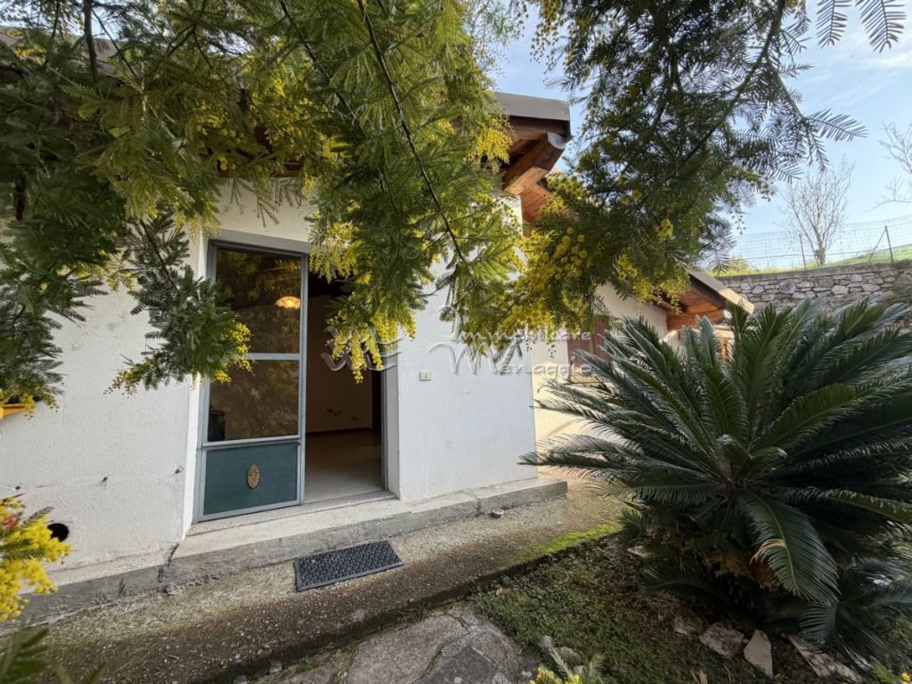 Kleines freistehendes Haus mit Garten, nur wenige Schritte vom See entfernt – Tremezzina – Foto 2
