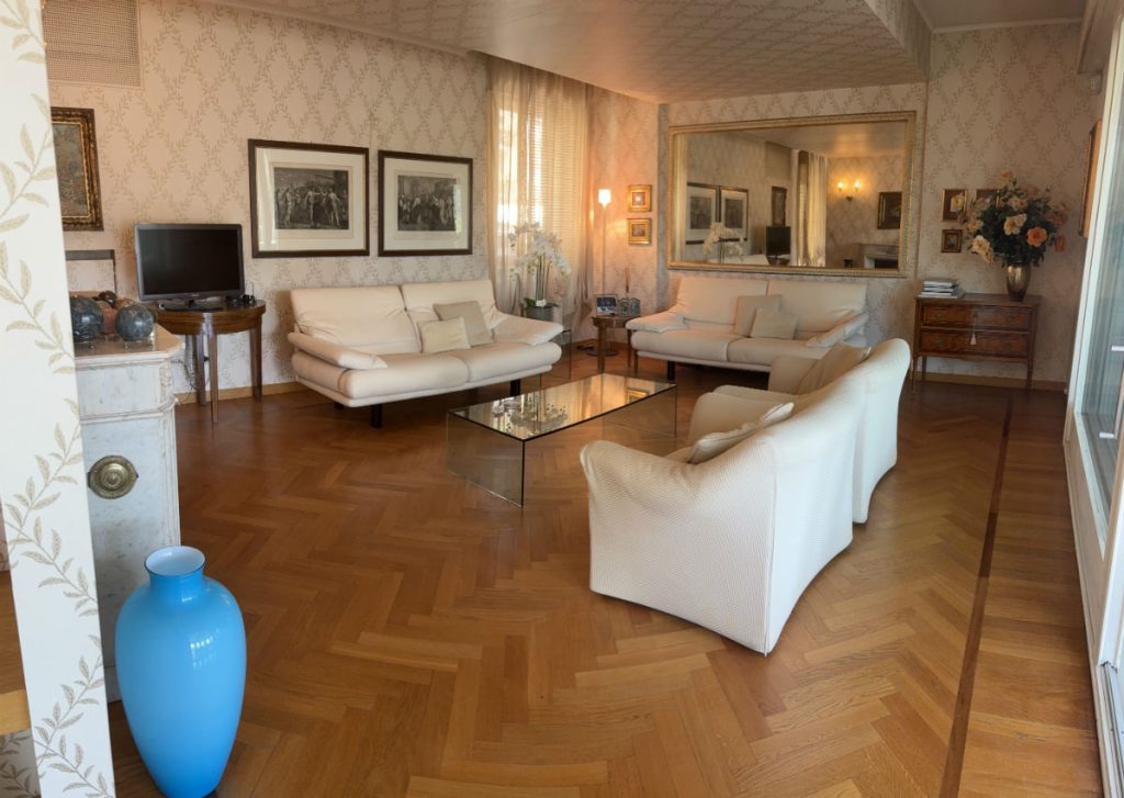 Wunderbares Penthouse mit Blick auf das Zentrum von Como – Como – Foto 2