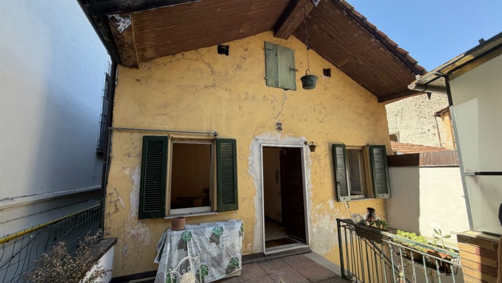 Haus in unmittelbarer Nähe zum See – Dongo