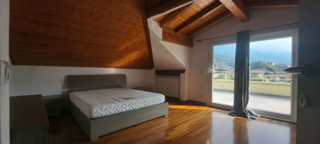 Helles Penthouse mit Panoramaterrasse – Porlezza – Foto 3