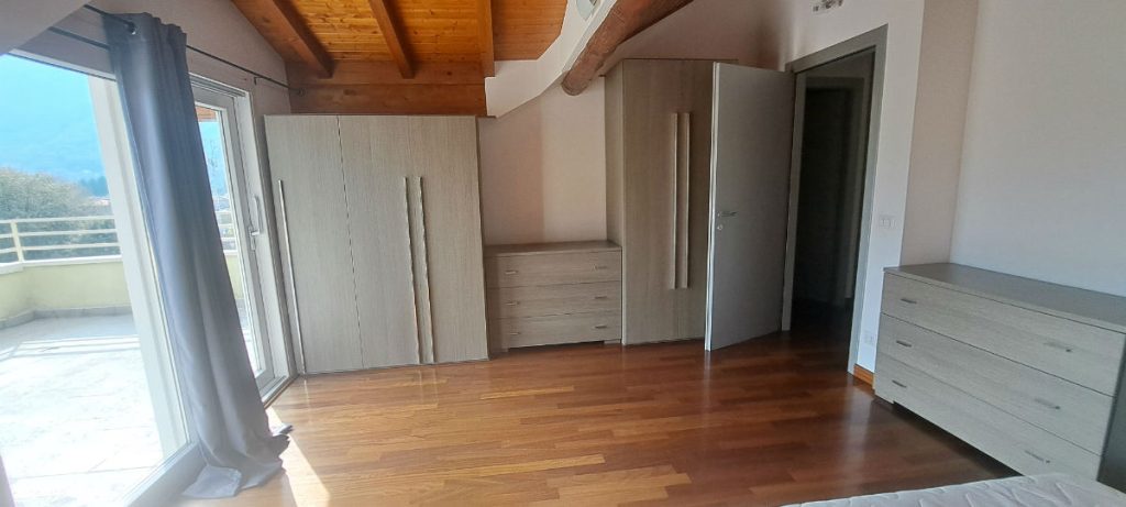 Helles Penthouse mit Panoramaterrasse – Porlezza – Foto 4